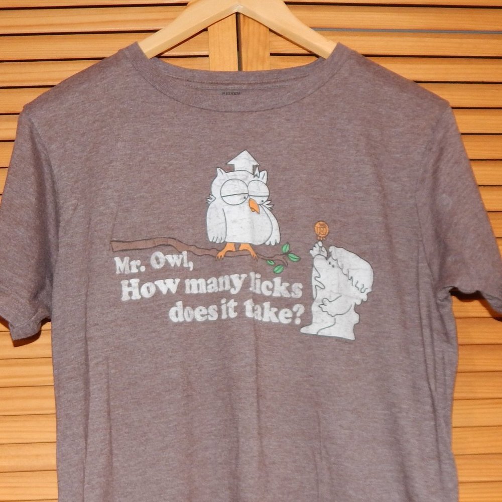 Mr. Owl How many Licks T-shirt size Medium